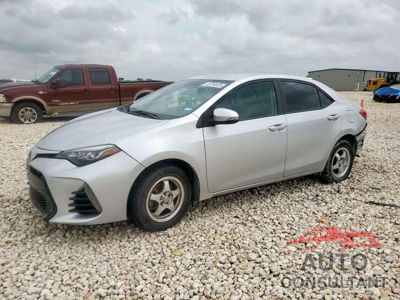 TOYOTA COROLLA 2018 - 5YFBURHE2JP797117