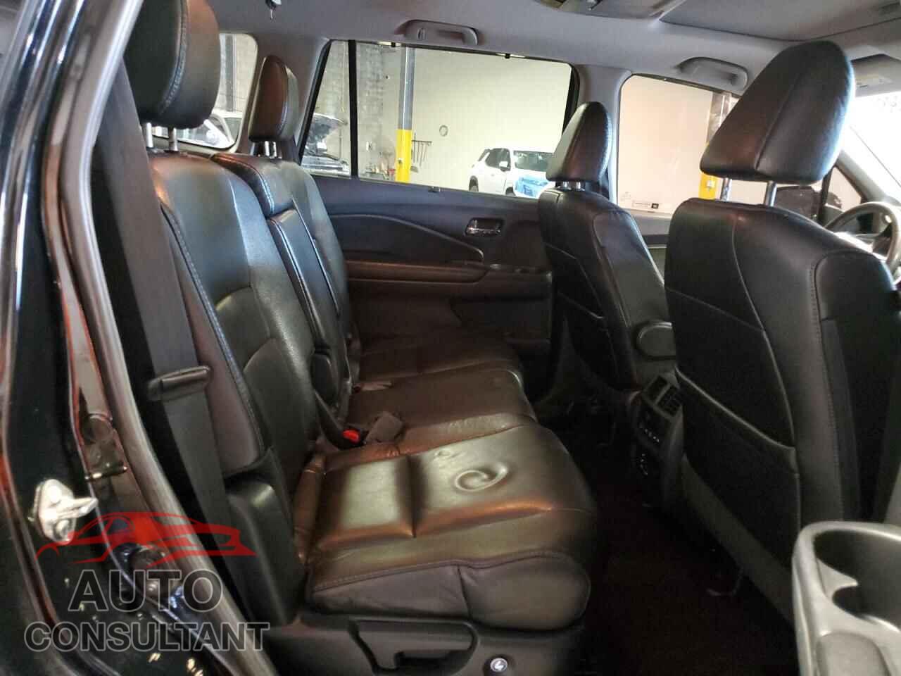 HONDA PILOT 2017 - 5FNYF6H95HB028090