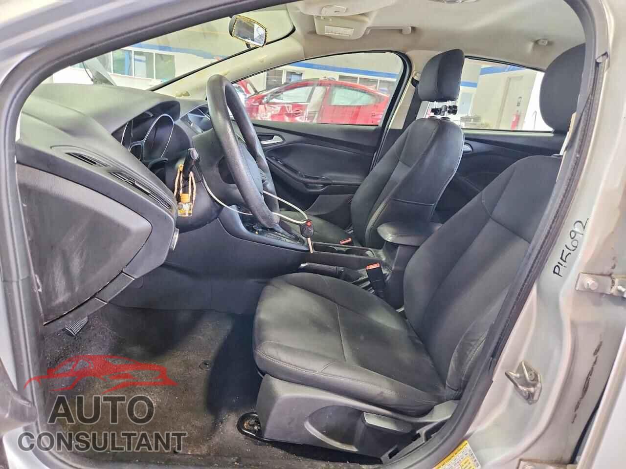 FORD FOCUS 2015 - 1FADP3F26FL376402