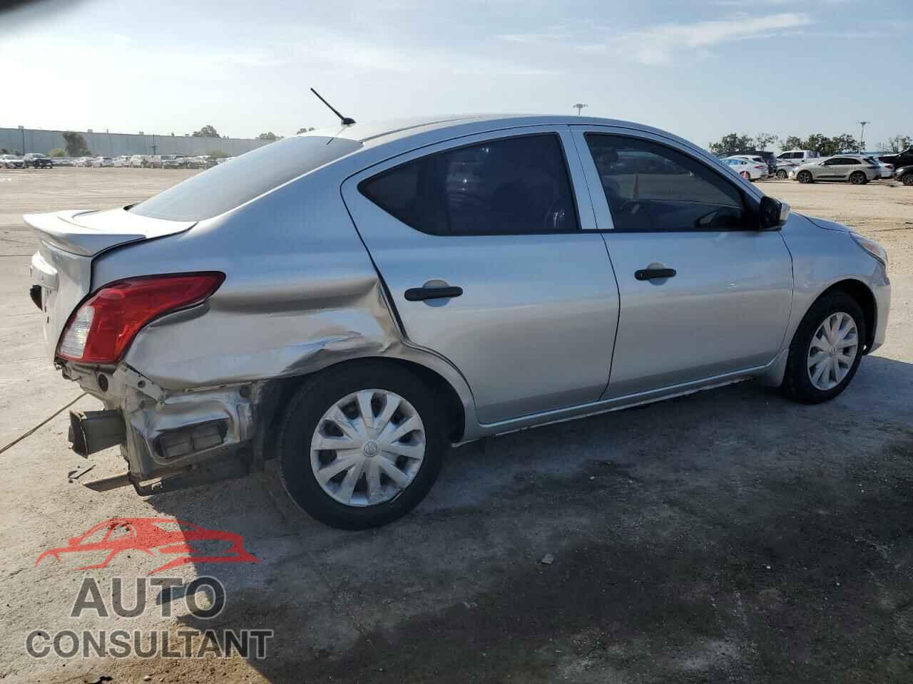 NISSAN VERSA 2017 - 3N1CN7AP3HL829939