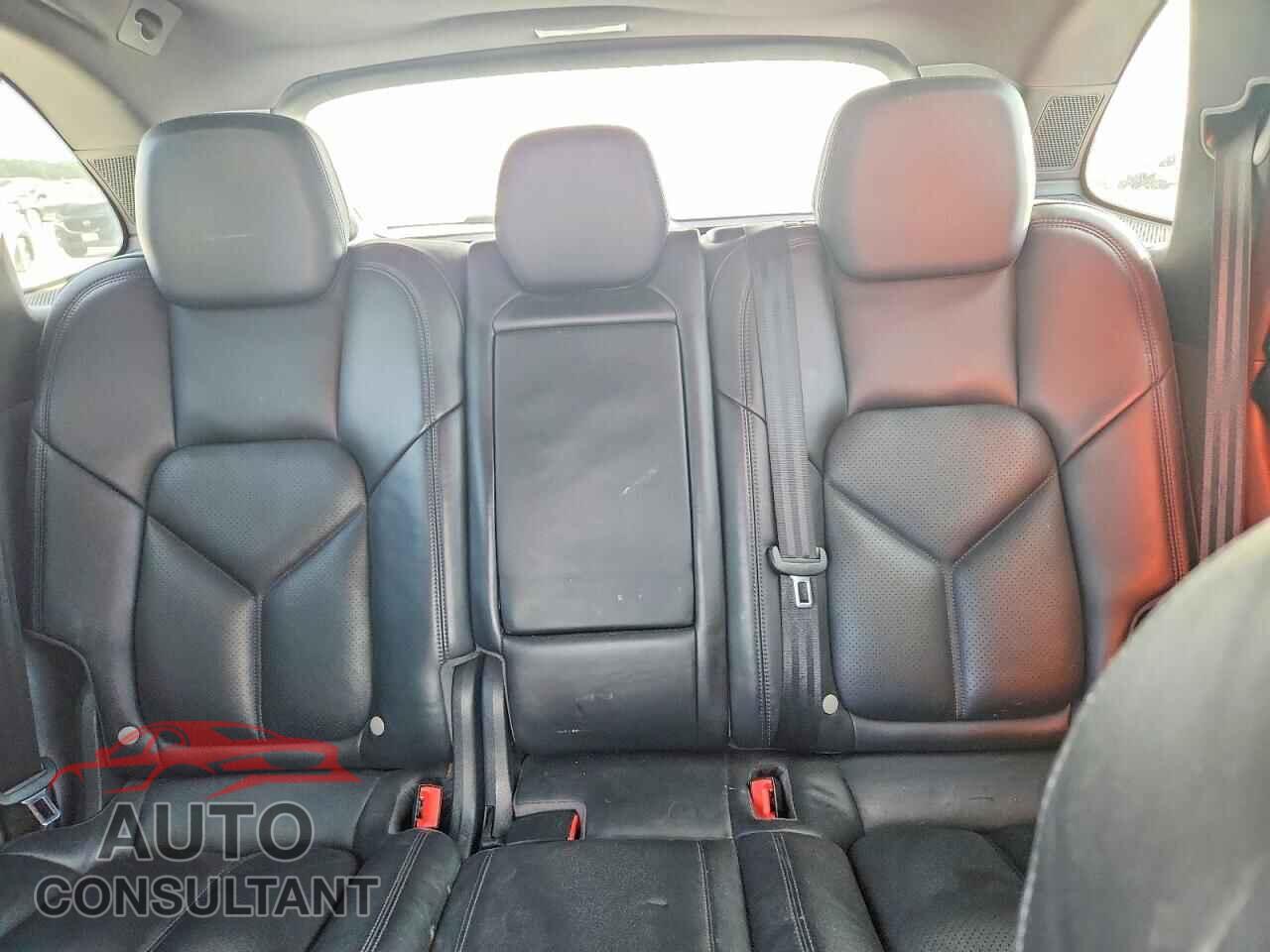 PORSCHE CAYENNE 2016 - WP1AA2A21GKA38282