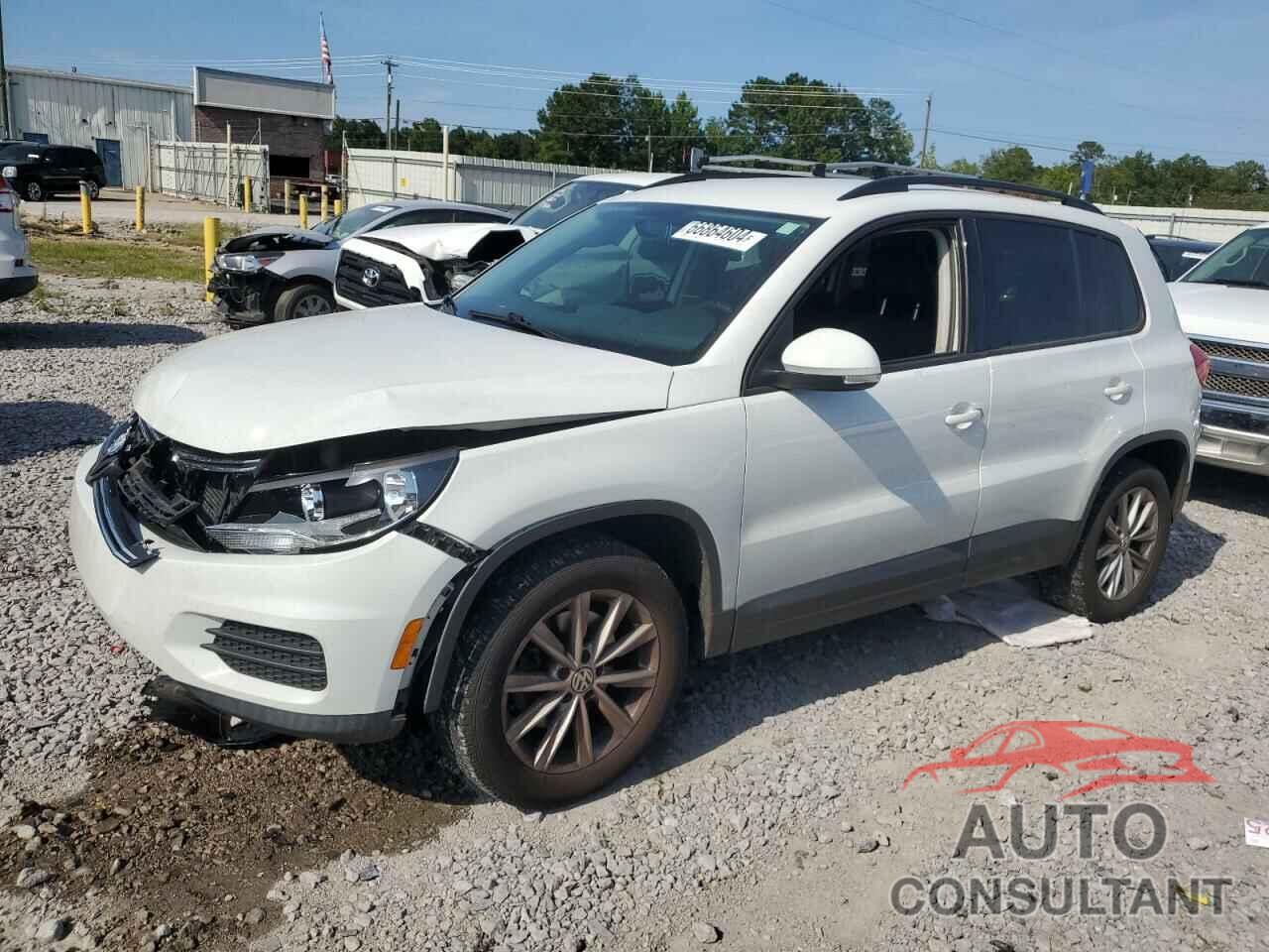 VOLKSWAGEN TIGUAN 2017 - WVGAV7AX5HK051953