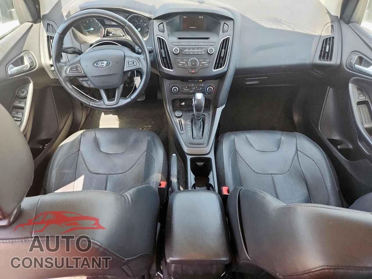 FORD FOCUS 2015 - 1FADP3K29FL326521