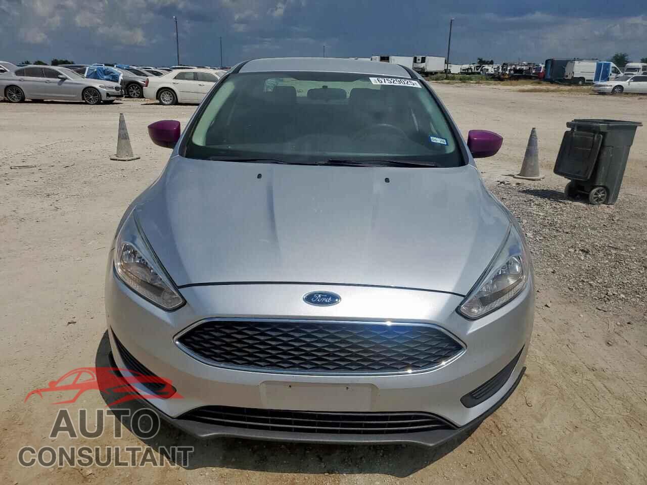 FORD FOCUS 2018 - 1FADP3E23JL208145