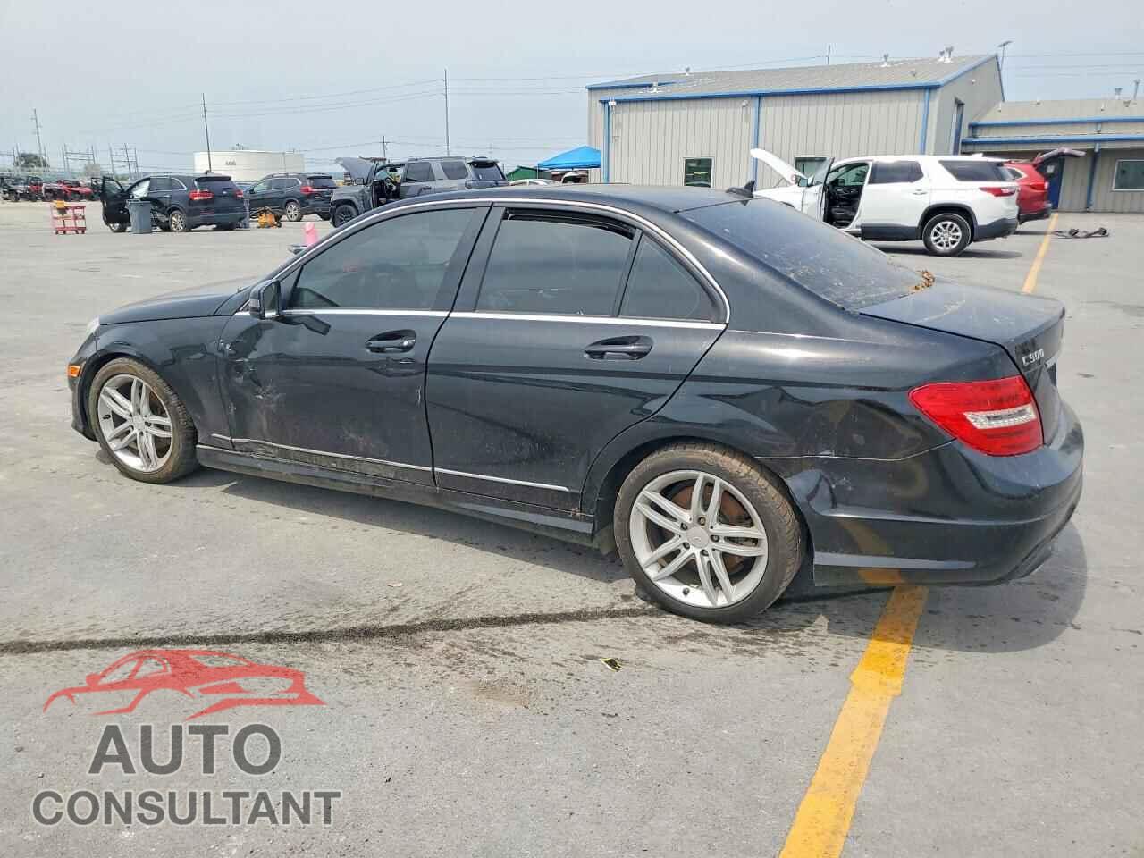 MERCEDES-BENZ C-CLASS 2012 - WDDGF8BB5CR207807