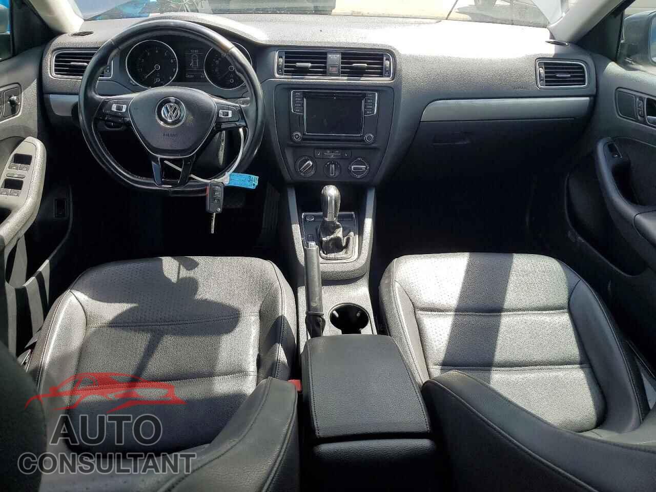 VOLKSWAGEN JETTA 2017 - 3VWDB7AJ3HM389766