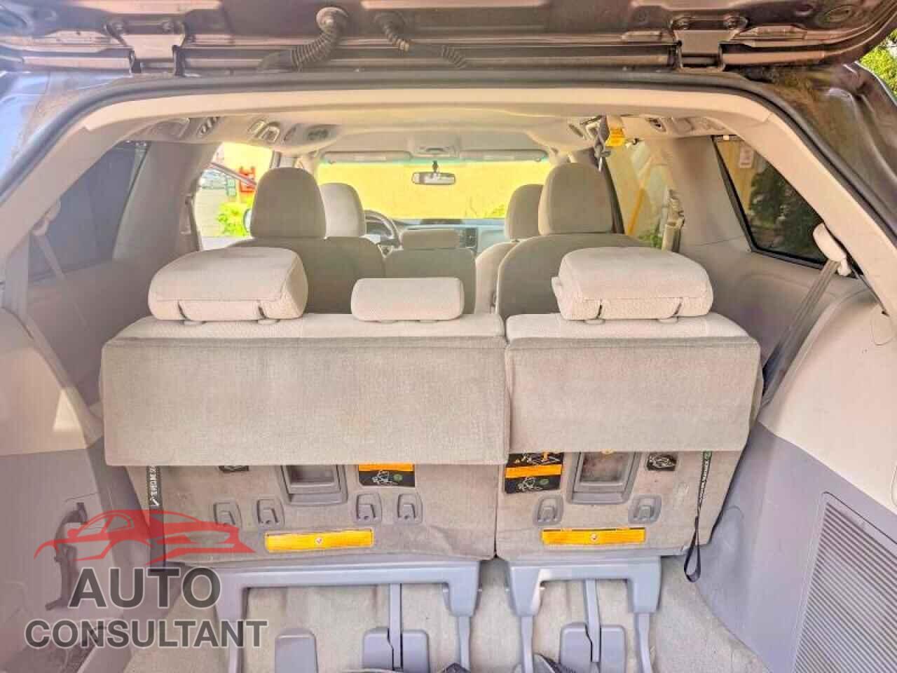 TOYOTA SIENNA 2011 - 5TDKK3DC4BS171231