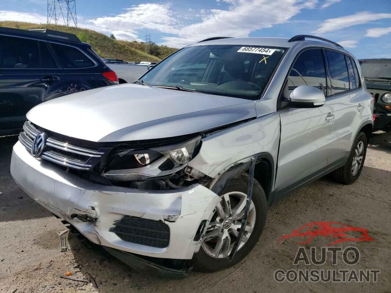 VOLKSWAGEN TIGUAN 2017 - WVGBV7AX6HK000725