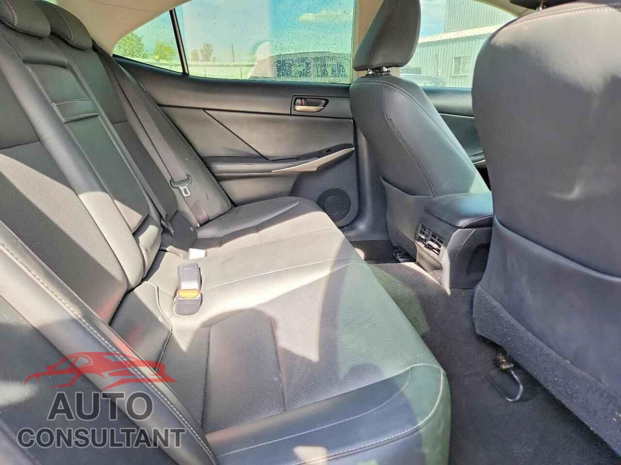 LEXUS IS 2017 - JTHBA1D22H5050466