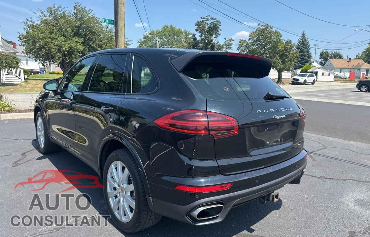 PORSCHE CAYENNE 2017 - WP1AA2A21HKA80419