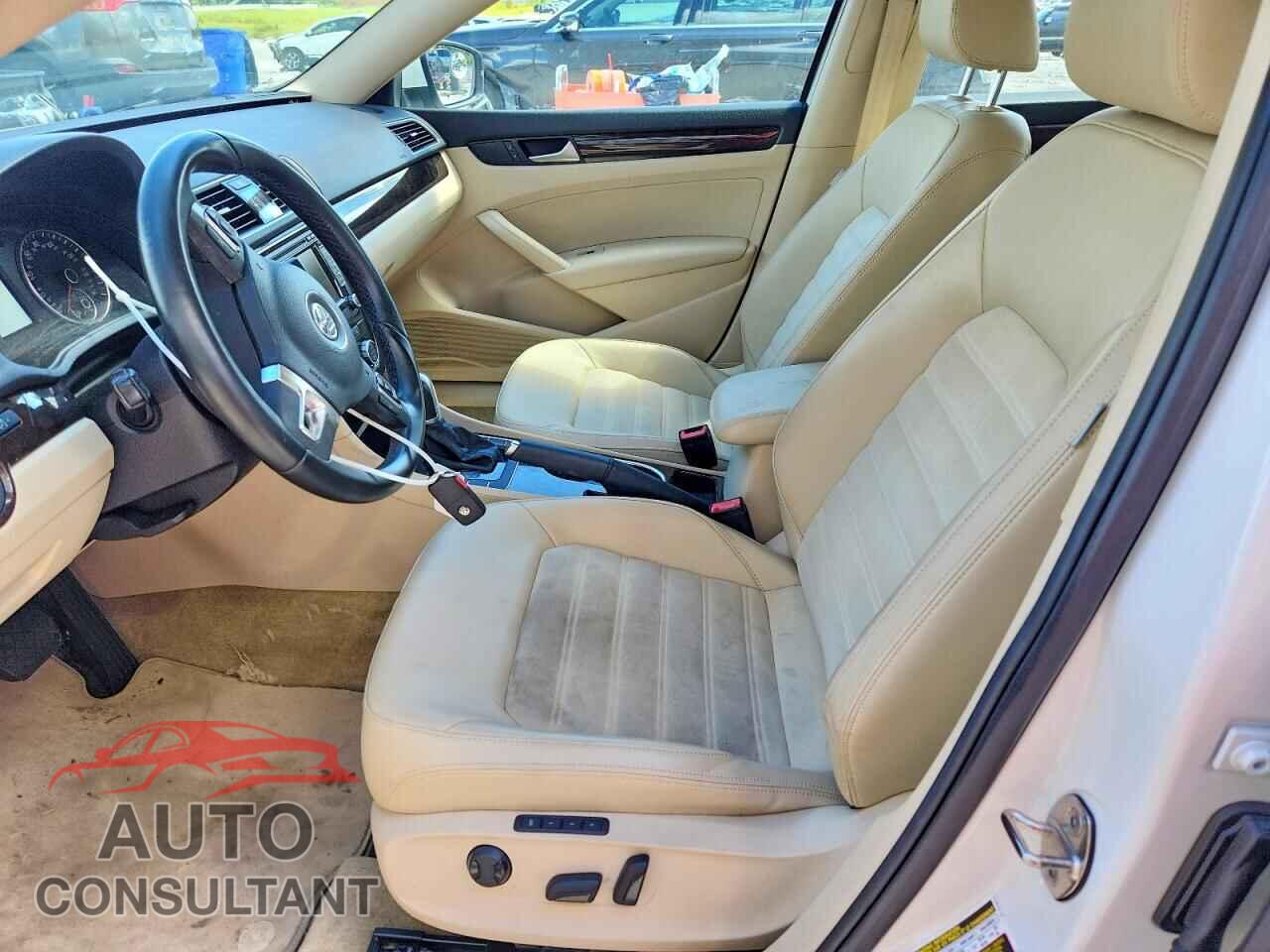 VOLKSWAGEN PASSAT 2015 - 1VWCS7A38FC080127
