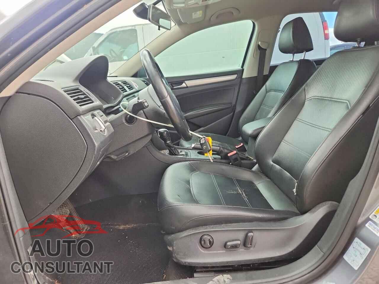 VOLKSWAGEN PASSAT 2014 - 1VWAT7A35EC021460