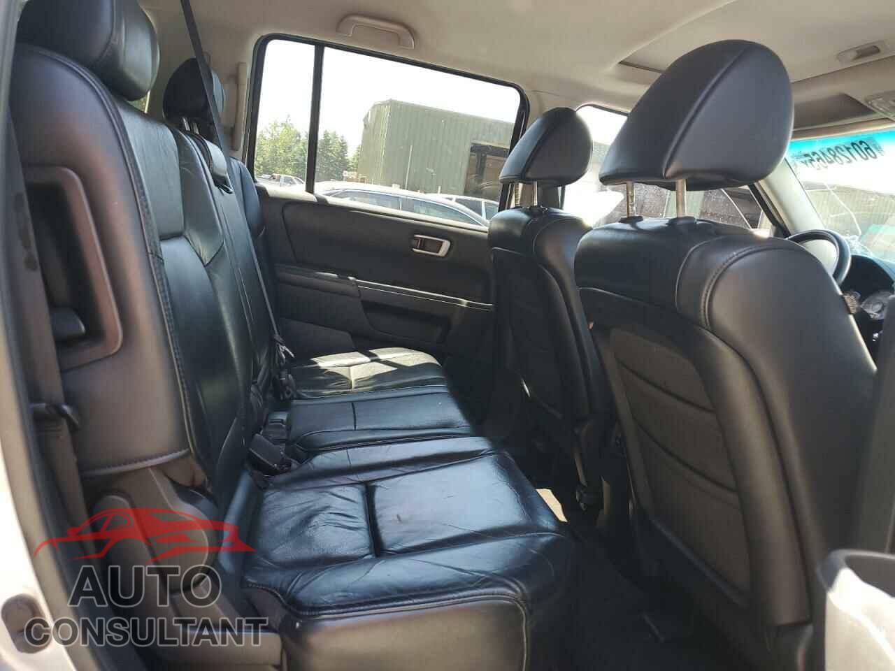 HONDA PILOT 2010 - 5FNYF3H52AB009109