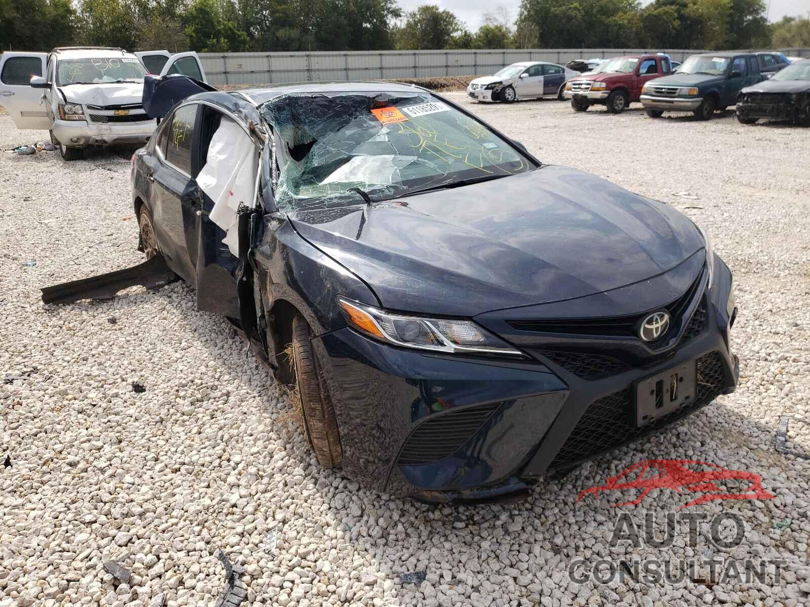 TOYOTA CAMRY 2018 - 4T1B11HK9JU622037