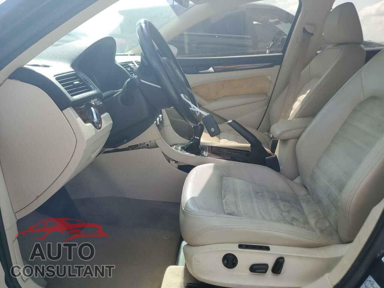 VOLKSWAGEN PASSAT 2012 - 1VWCM7A37CC013833