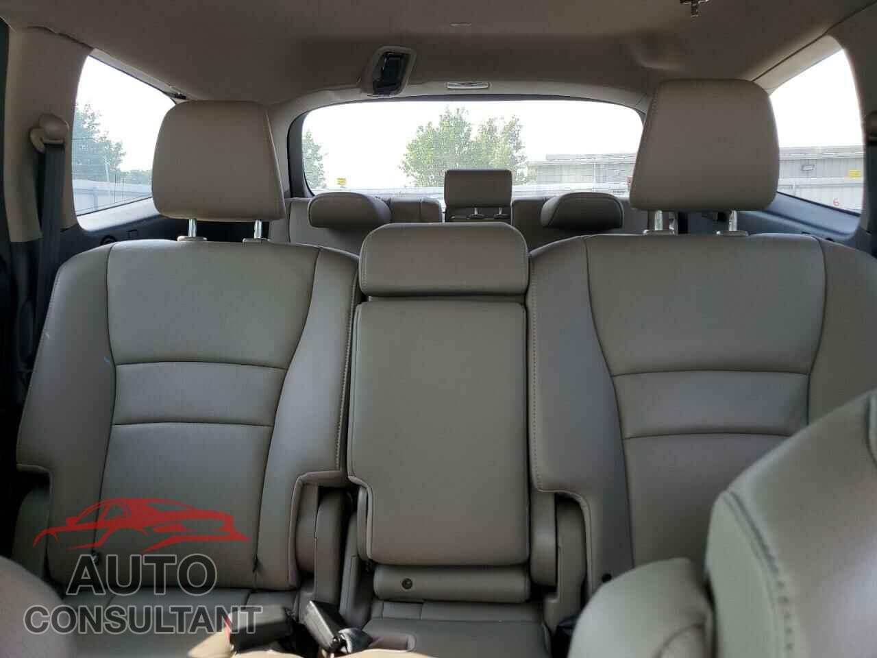 HONDA PILOT 2018 - 5FNYF5H58JB026833