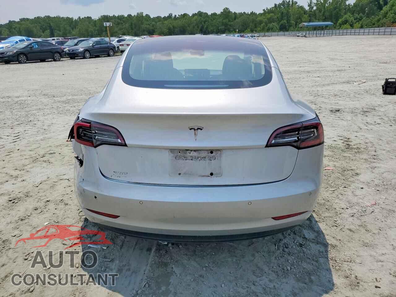 TESLA MODEL 3 2018 - 5YJ3E1EA9JF040831