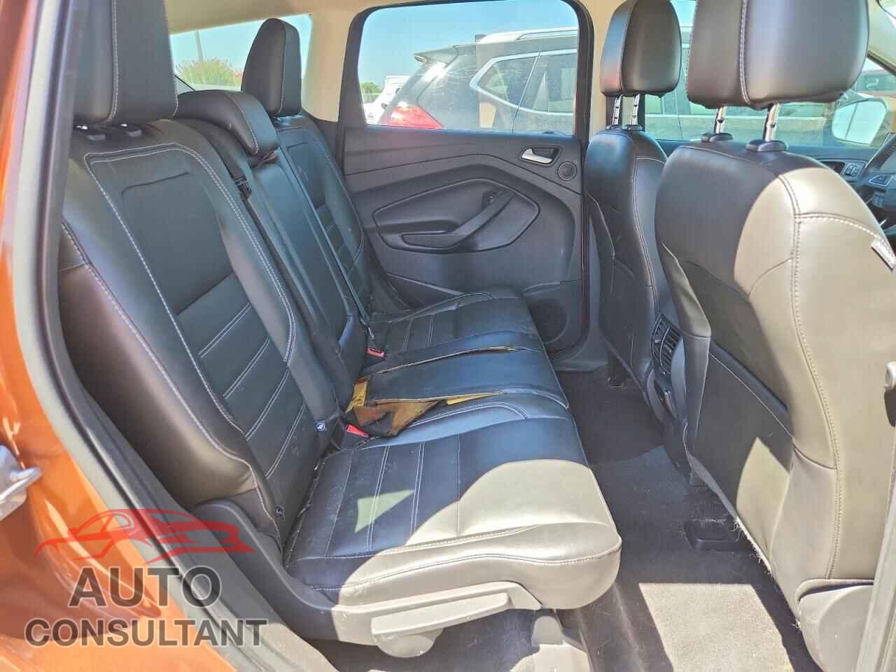 FORD ESCAPE 2017 - 1FMCU0J93HUB01676