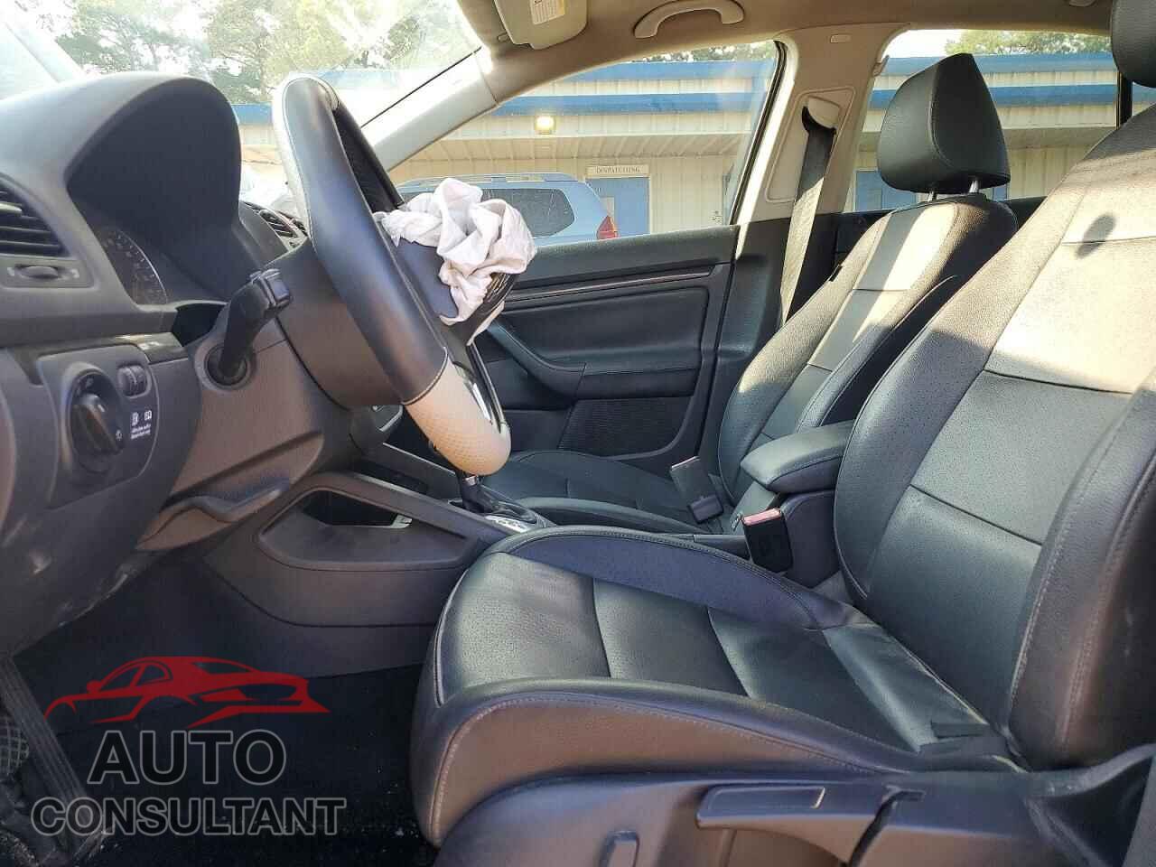 VOLKSWAGEN JETTA 2010 - 3VWRL7AJ6AM020229