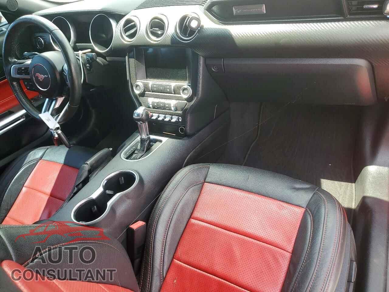 FORD MUSTANG 2021 - 1FA6P8TH1M5117722