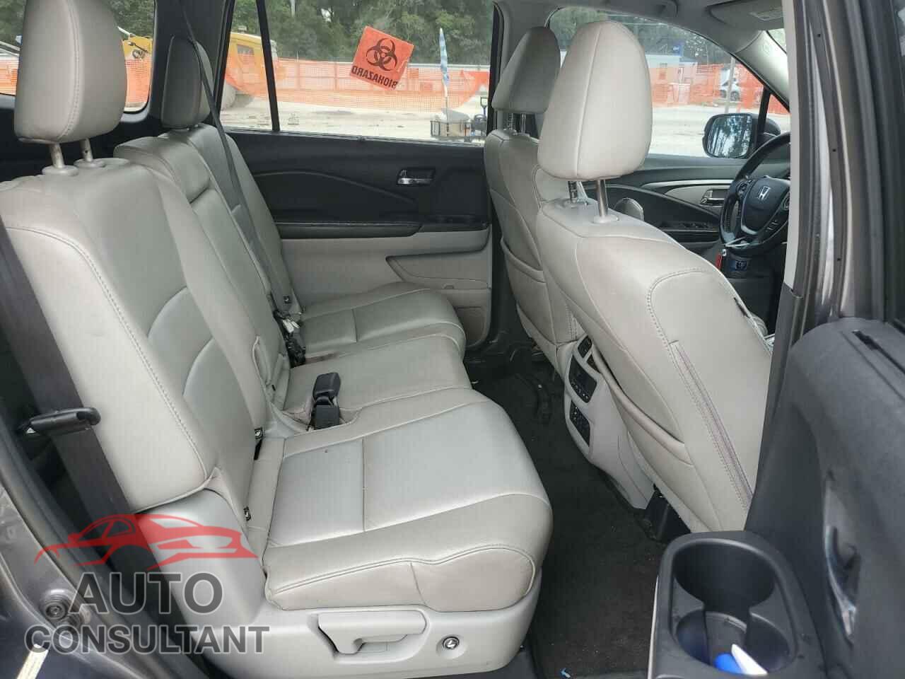 HONDA PILOT 2016 - 5FNYF5H88GB026575
