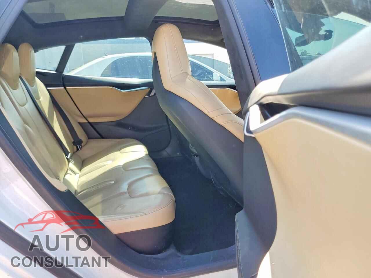 TESLA MODEL S 2015 - 5YJSA1E12FF115562