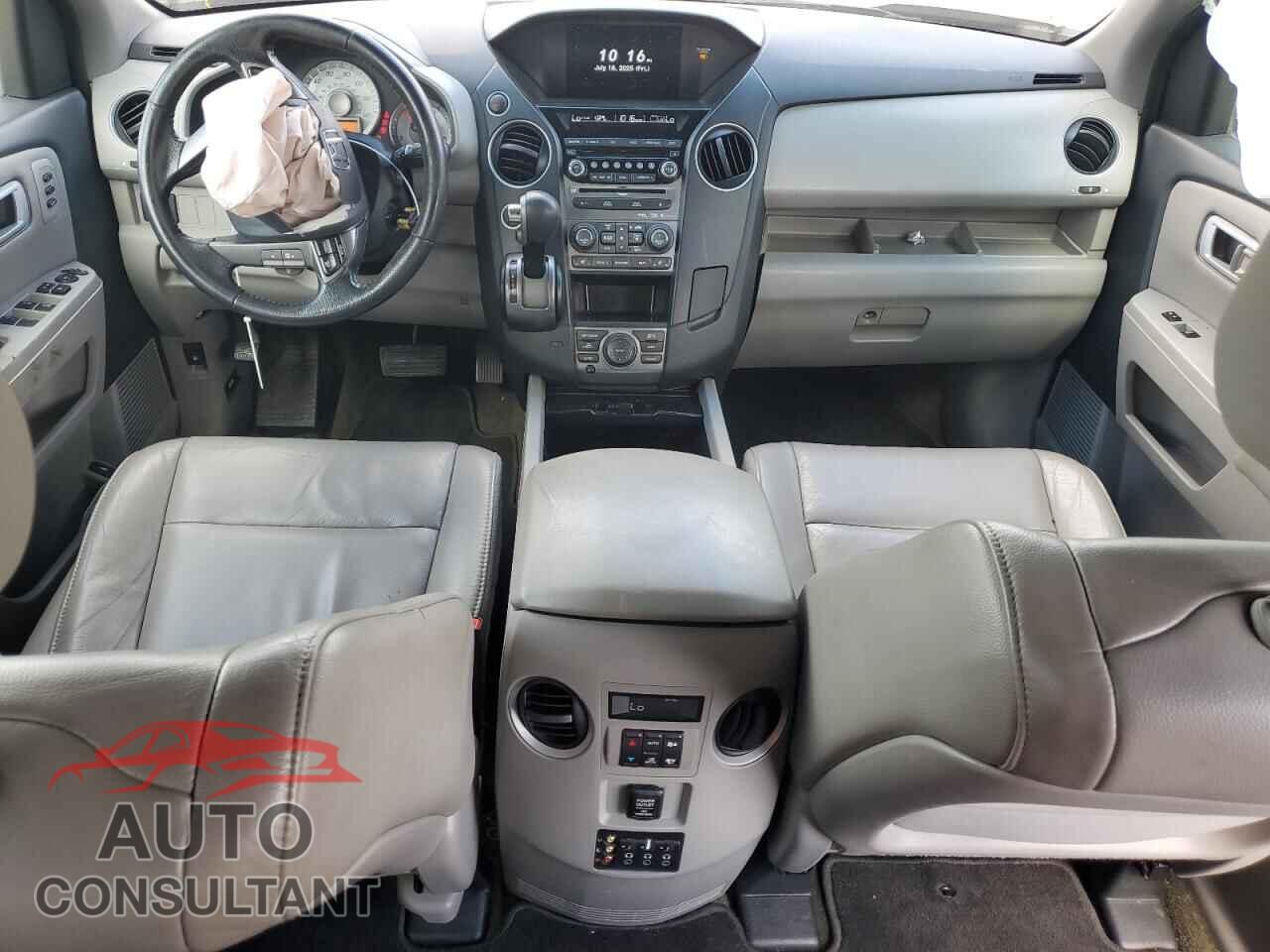 HONDA PILOT 2015 - 5FNYF4H90FB017385