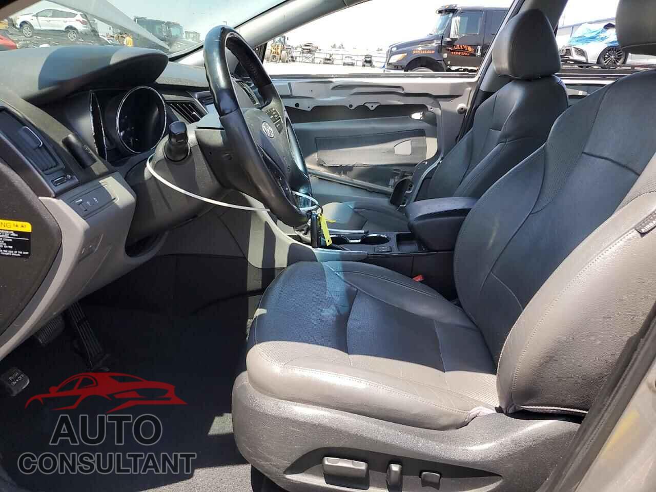 HYUNDAI SONATA 2012 - KMHEC4A47CA031083