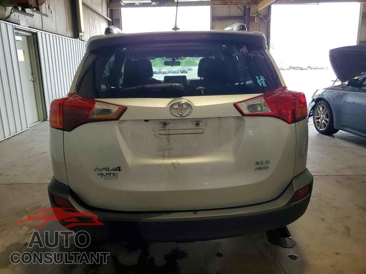 TOYOTA RAV4 2015 - JTMRFREV7FD117784