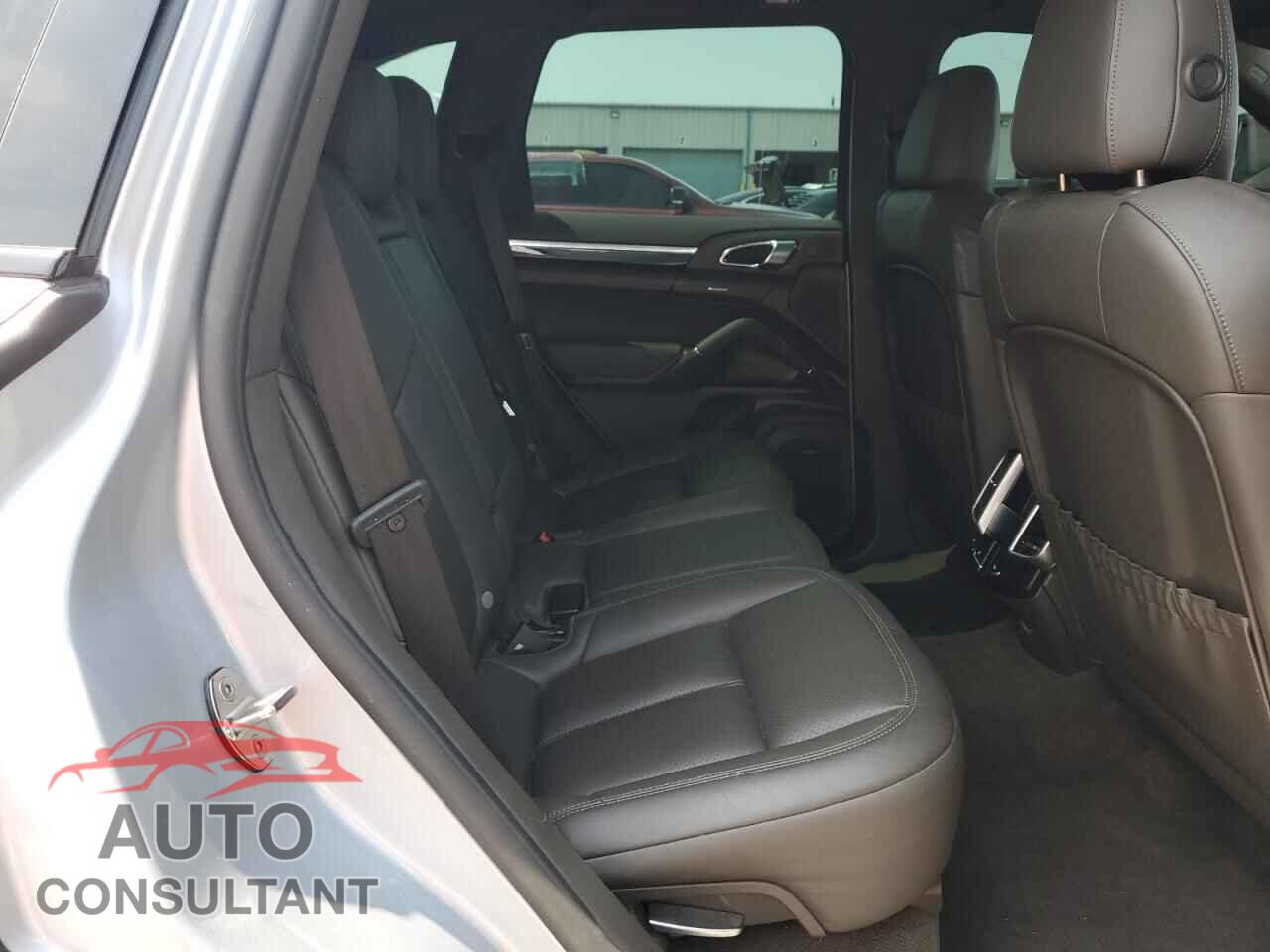 PORSCHE CAYENNE 2017 - WP1AA2A25HKA83517