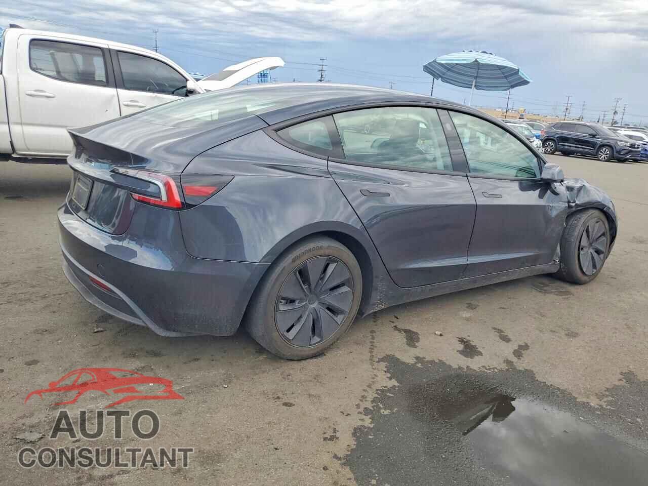 TESLA MODEL 3 2024 - 5YJ3E1EA3RF744843