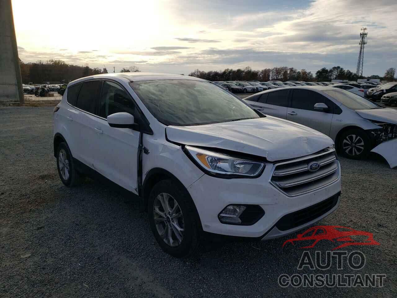 FORD ESCAPE 2017 - 1FMCU0GD4HUC54322