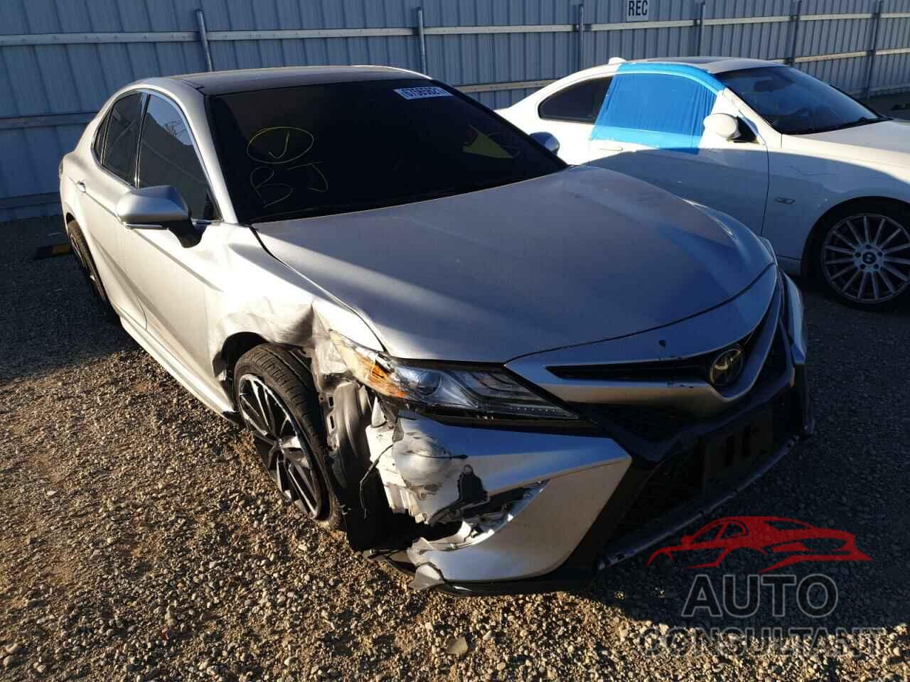 TOYOTA CAMRY 2018 - 4T1B61HK3JU075221