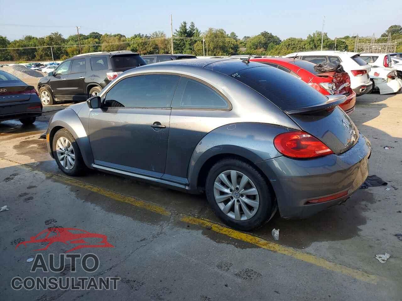 VOLKSWAGEN BEETLE 2018 - 3VWFD7AT2JM709931