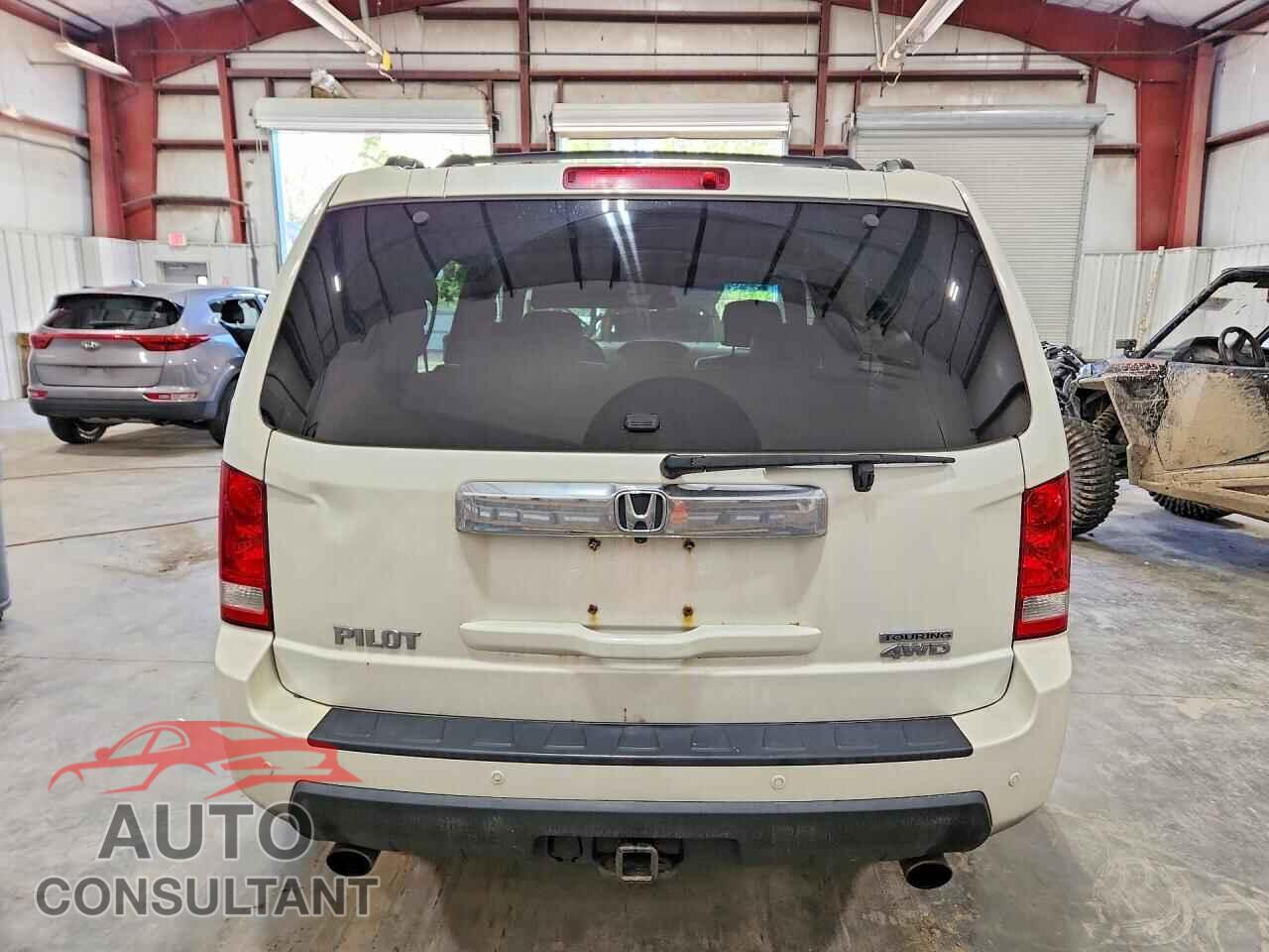 HONDA PILOT 2011 - 5FNYF4H90BB010916