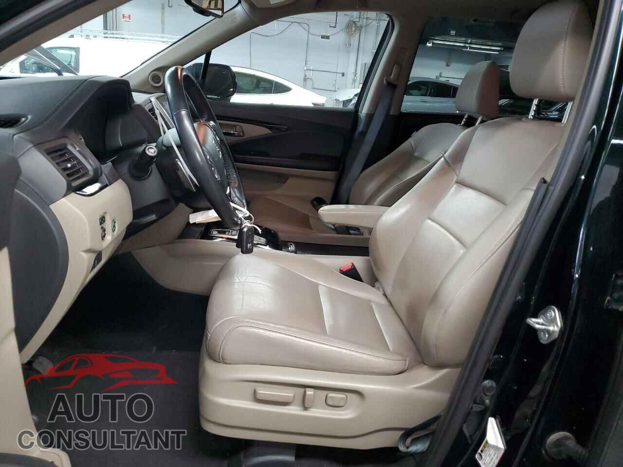 HONDA PILOT 2017 - 5FNYF6H99HB083514