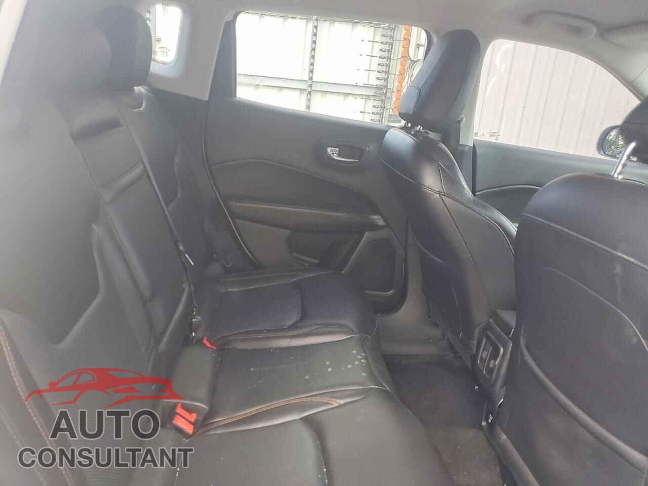 JEEP COMPASS 2018 - 3C4NJCCB4JT211532