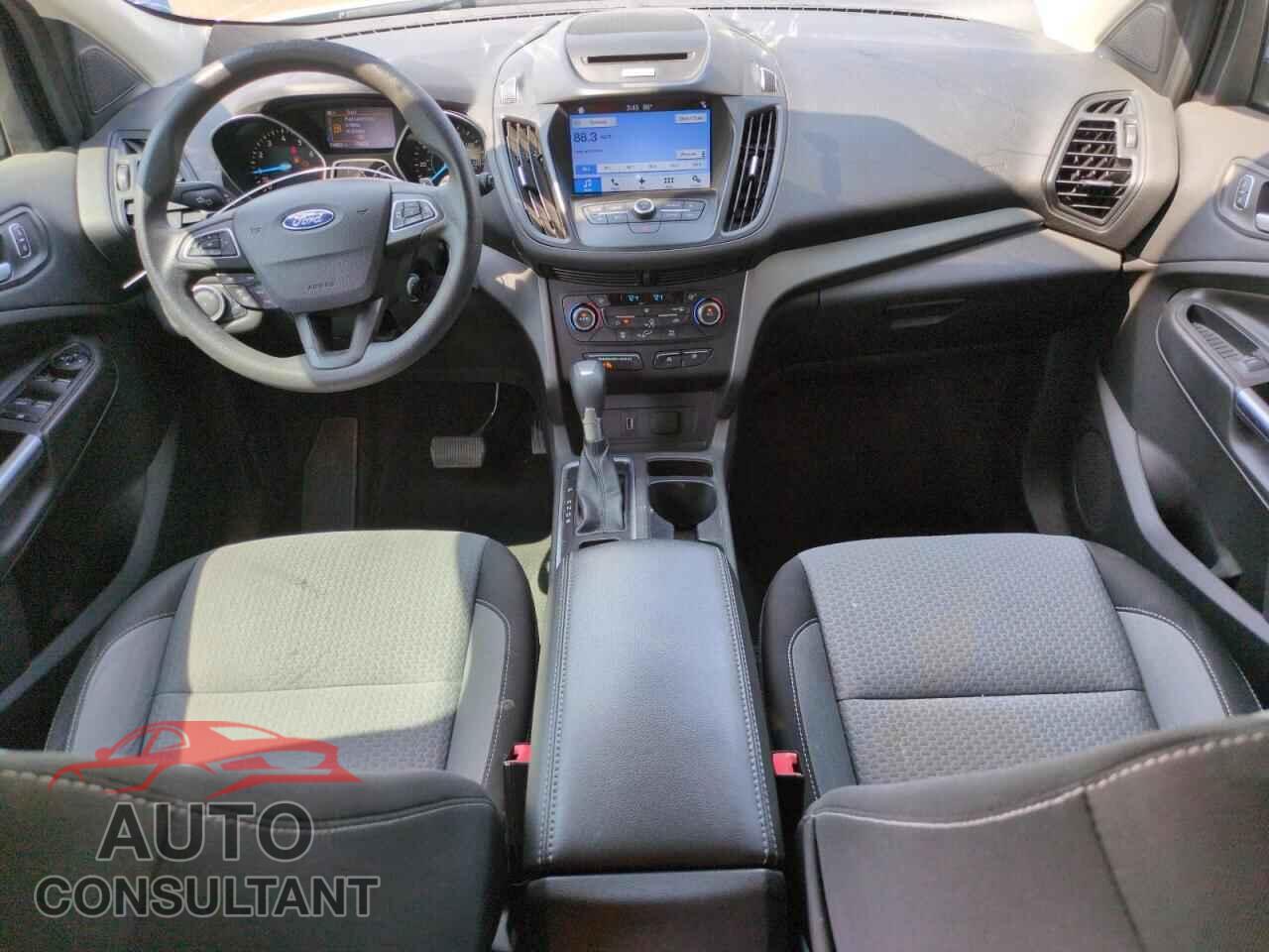 FORD ESCAPE 2017 - 1FMCU0GD2HUC51273