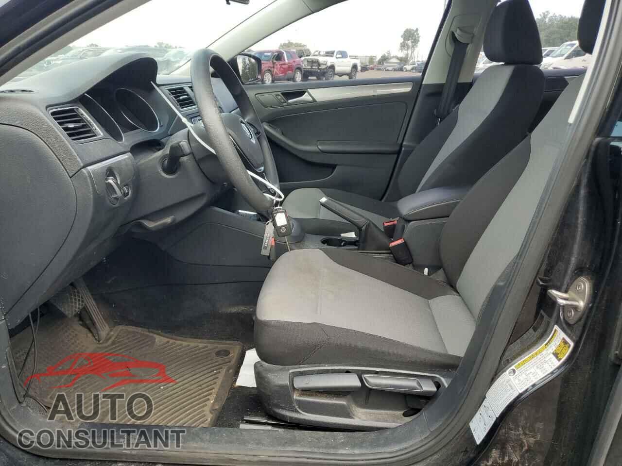 VOLKSWAGEN JETTA 2017 - 3VW2B7AJ6HM414893