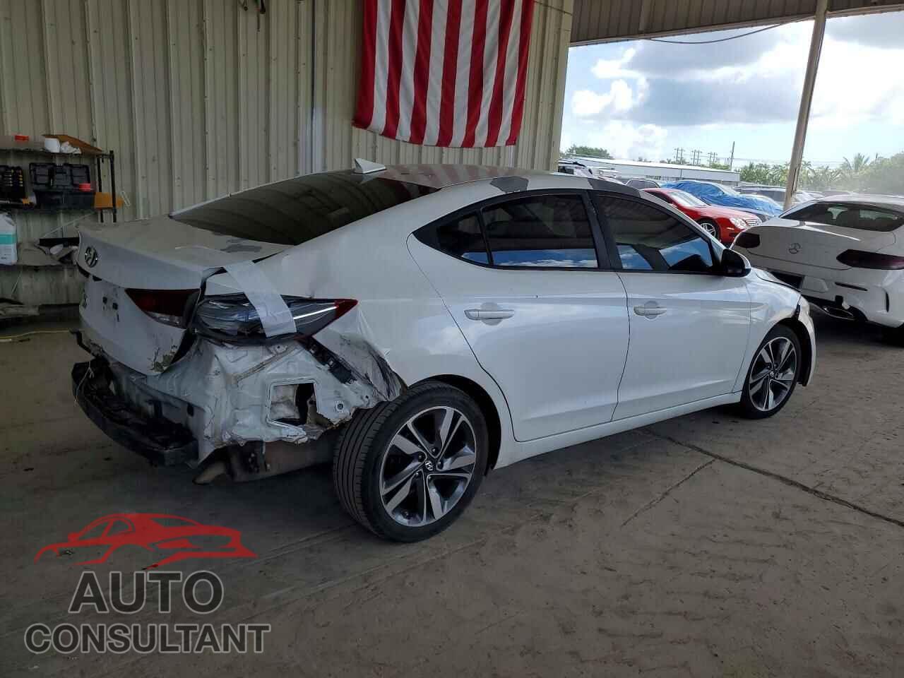 HYUNDAI ELANTRA 2017 - 5NPD74LF1HH100109