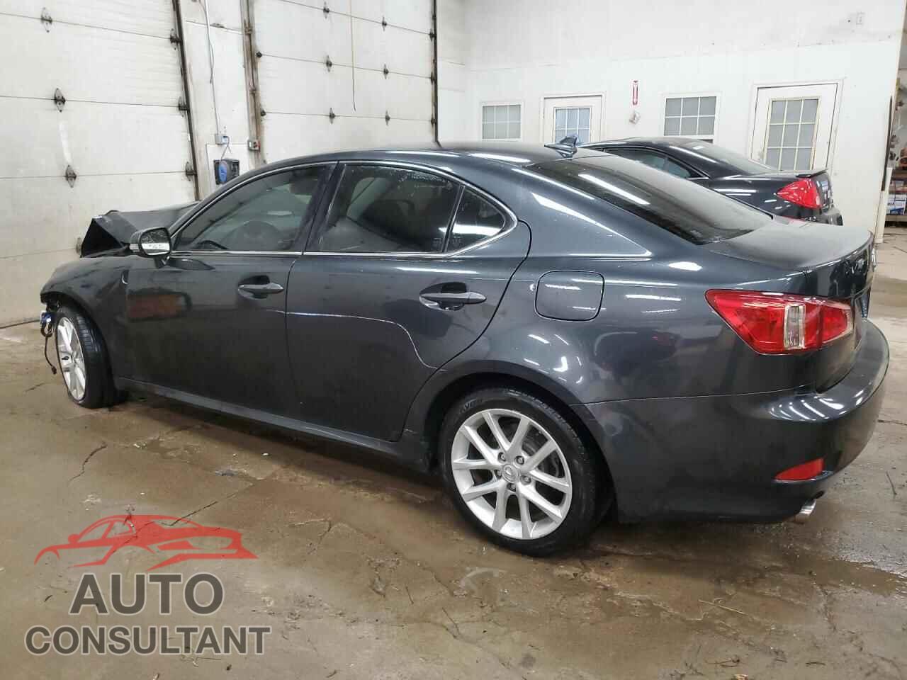 LEXUS IS 2011 - JTHCF5C26B5050105