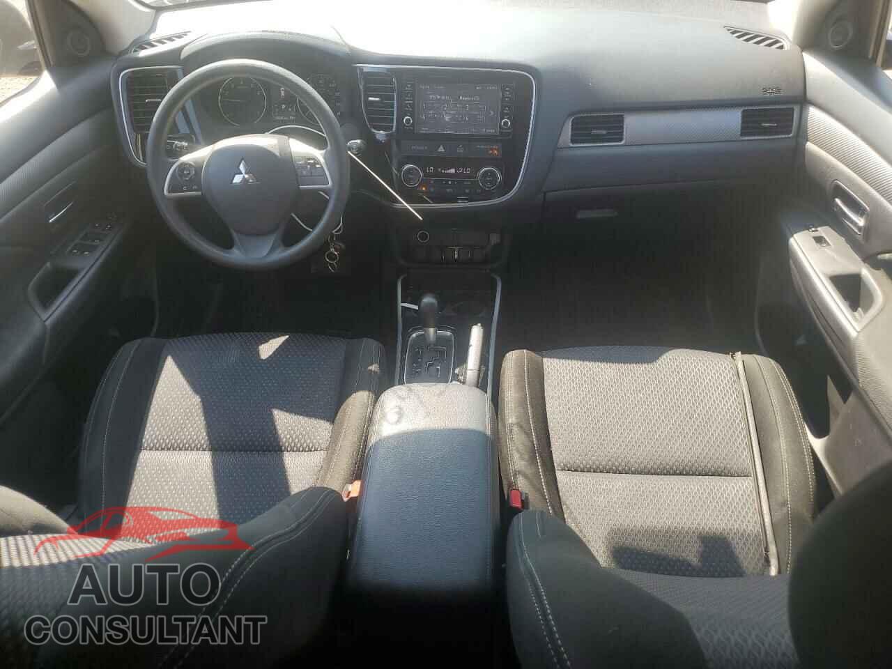 MITSUBISHI OUTLANDER 2018 - JA4AD2A3XJZ004464