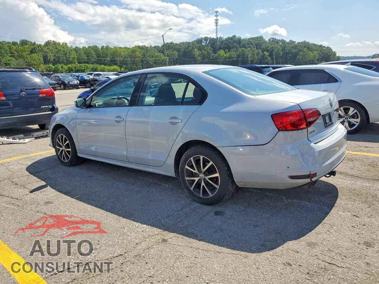VOLKSWAGEN JETTA 2018 - 3VW2B7AJ9JM258564