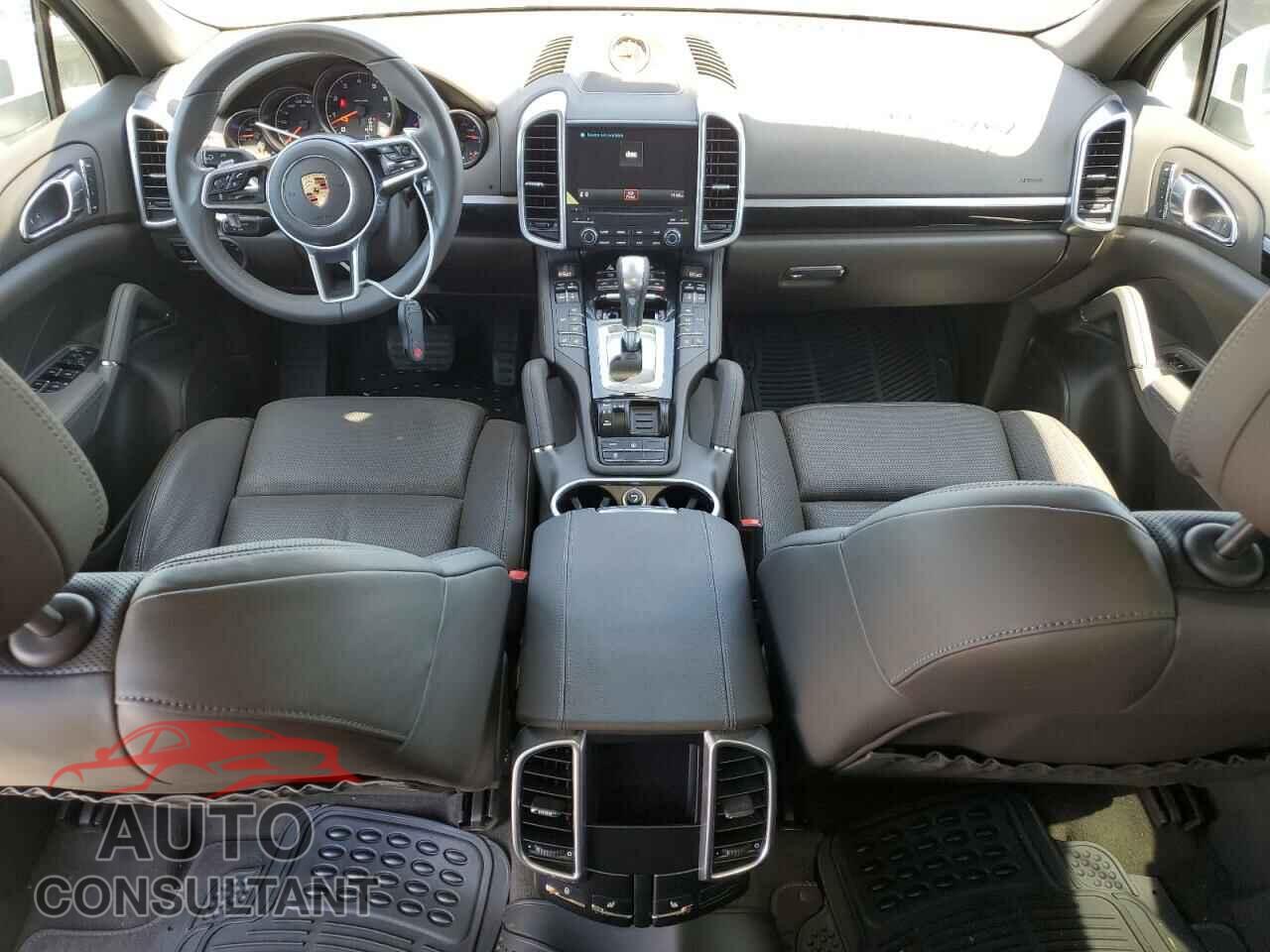 PORSCHE CAYENNE 2017 - WP1AA2A27HKA82871