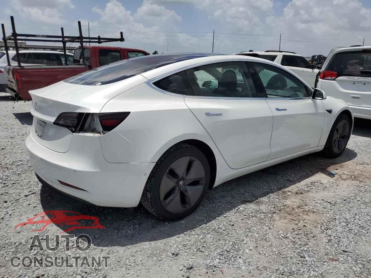 TESLA MODEL 3 2018 - 5YJ3E1EA9JF035175