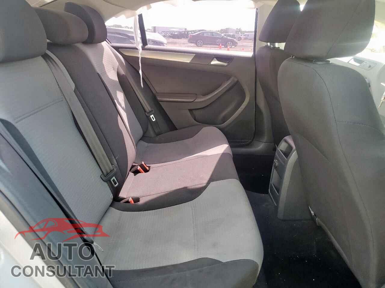 VOLKSWAGEN JETTA 2017 - 3VW2B7AJ2HM293599