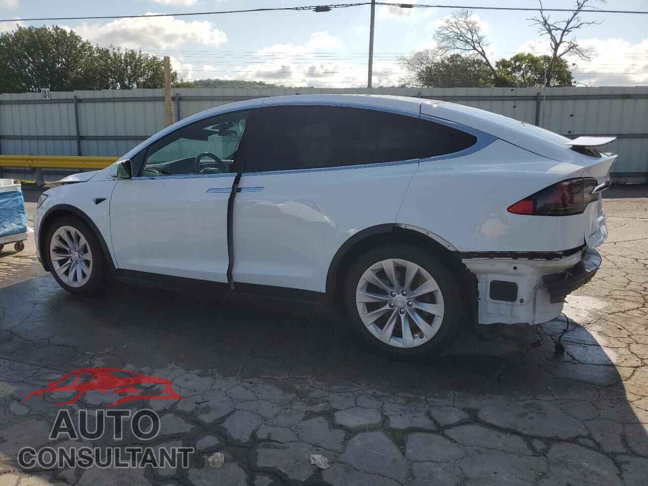 TESLA MODEL X 2016 - 5YJXCBE21GF019275