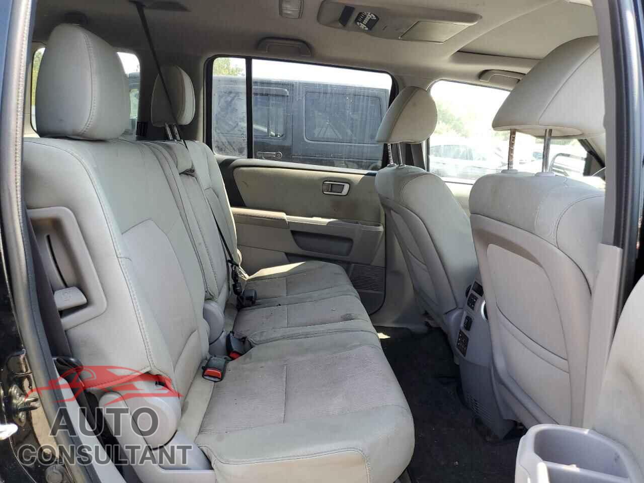 HONDA PILOT 2015 - 5FNYF4H31FB046423
