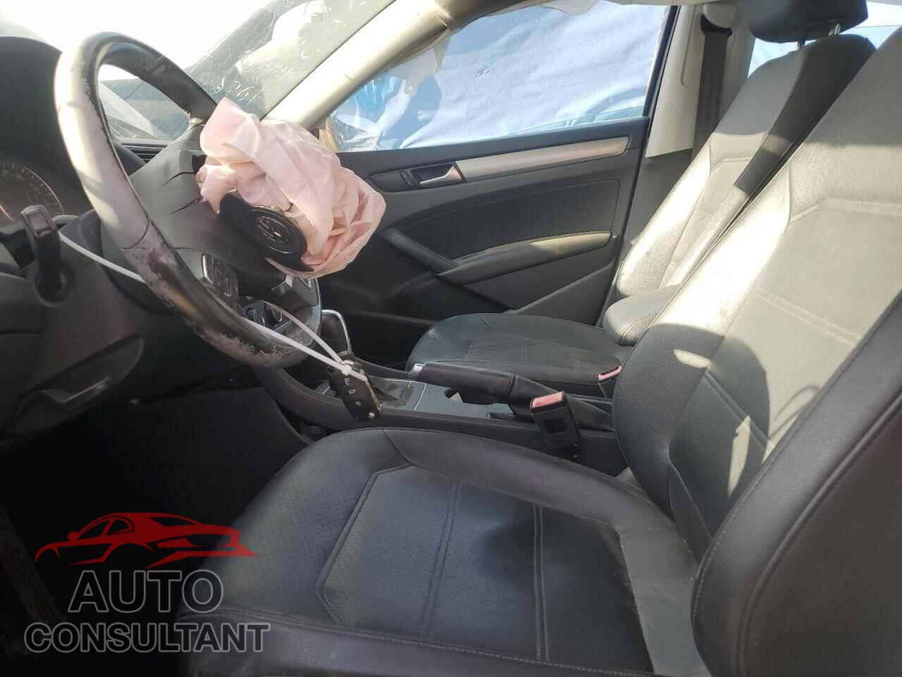 VOLKSWAGEN PASSAT 2015 - 1VWAT7A37FC105247