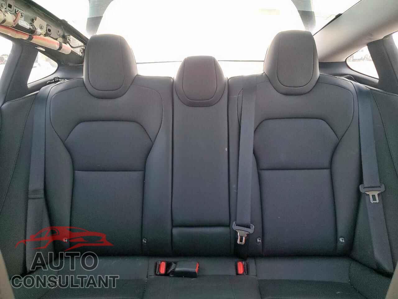 TESLA MODEL 3 2024 - 5YJ3E1EB4RF734699